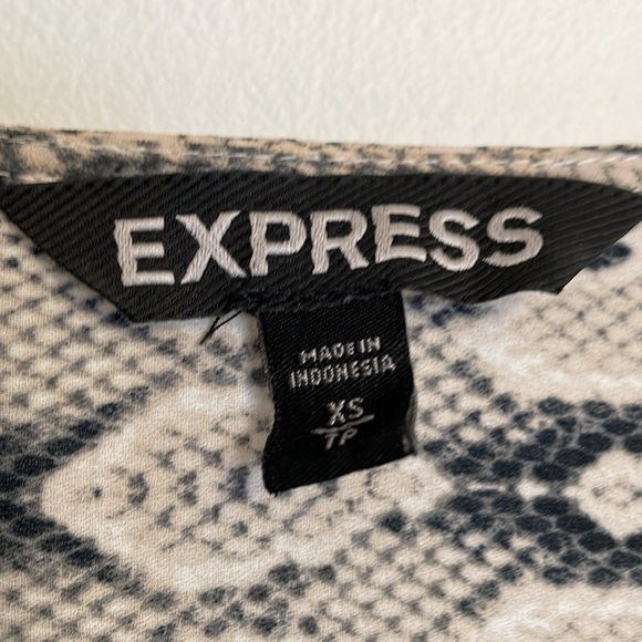 WOMENS EXPRESS EXTRA SMALL SNAKE PATTERN BUTTON UP SHIRT - Picture 2 of 3